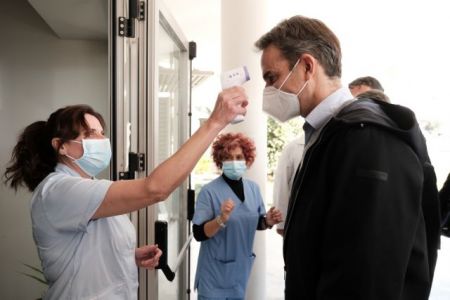 Κορωνοϊός : Το «ευχαριστώ» Μητσοτάκη σε ιατρικό και νοσηλευτικό προσωπικό