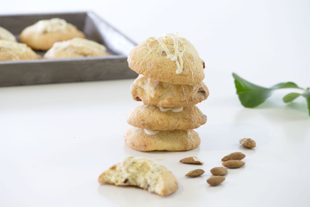 Κούκις λεμονιού με επικάλυψη λευκής σοκολάτας