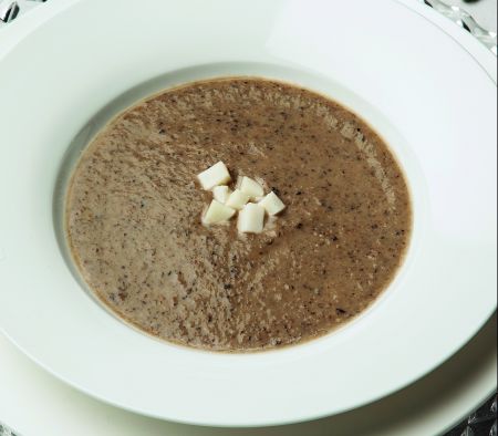 Σούπα κάστανο με άγρια μανιτάρια και γραβιέρα