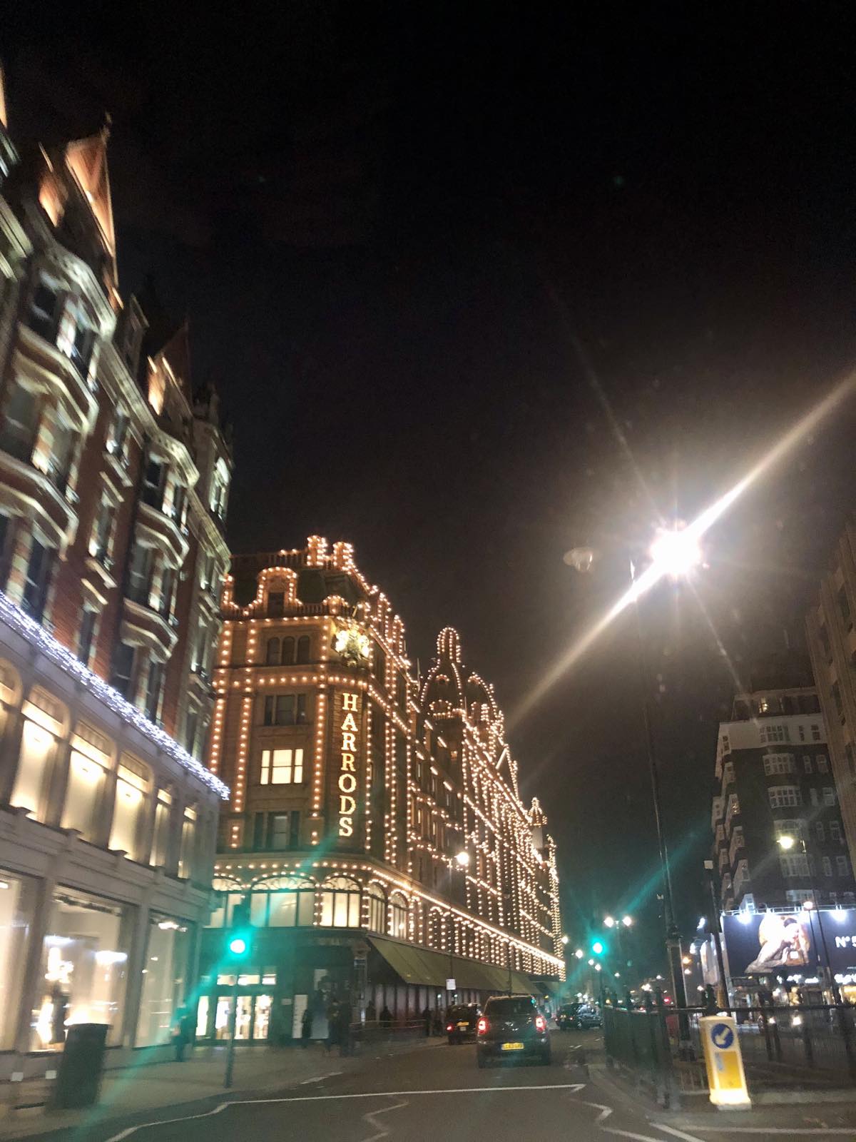 Κορωνοϊός – Βρετανία : Χαλάρωση στο ωράριο λειτουργίας των καταστημάτων