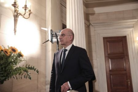 ΥΠΕΞ : Διαψεύδει μυστική συνάντηση Δένδια – Μέρκελ