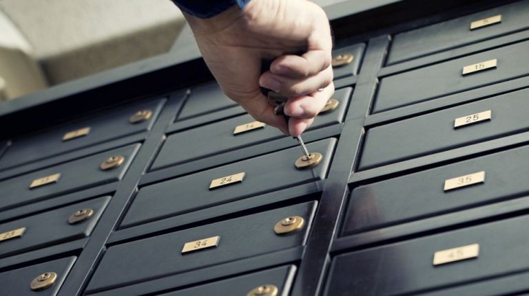 Αποκάλυψη : Πού κρύβεται το μυστικό των τεσσάρων κλεμμένων θυρίδων