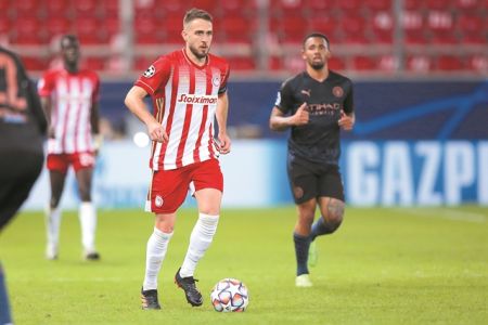 Ψάχνει άλματίτλου με αιχμήτον Φορτούνη