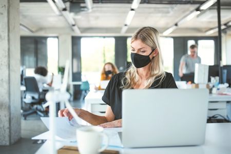 Σε 2 χρόνια η επιστροφή στην προ COVID-19 εποχή