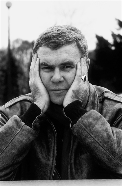 Θαυμάσιοςπεζογράφος,εξαίρετοςποιητής