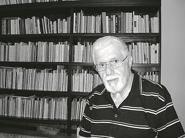 «O άνθρωπος γίνεται ένα ον ευάλωτο στο χάκινγκ»