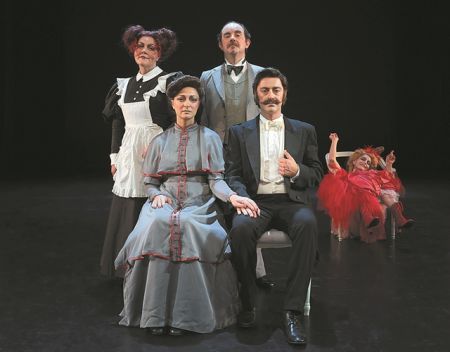 «Το υπουργείο θέλει να ανοίξουν τα θέατρα»