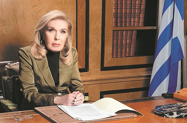 ΣΚΕΨΕΙΣ ΜΕ ΑΦΟΡΜΗ ΤΗΝ ΕΠΕΤΕΙΟ ΤΗΣ 17ης ΝΟΕΜΒΡΙΟΥ: ΥΠΕΡΑΣΠΙΣΟΥ ΤΟ ΠΑΙΔΙ