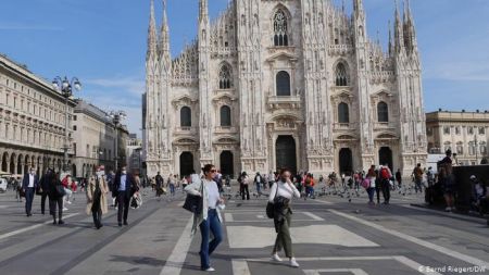 Στους δρόμους οι Ιταλοί μετά τη χαλάρωση των μέτρων