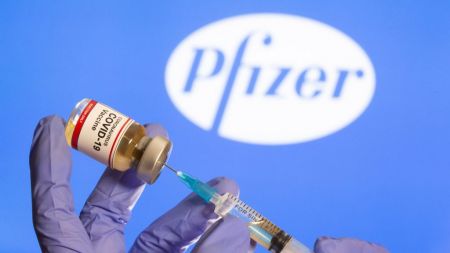 Κορωνοϊός : Η Pfizer ζητά έγκριση από την ΕΕ