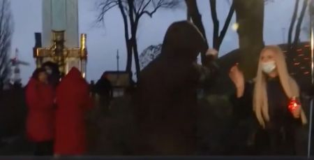 Ουκρανία : Επίθεση σε δημοσιογράφο σε ζωντανή μετάδοση