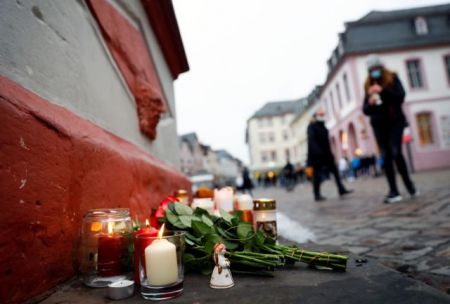 ΥΠΕΞ : Συλλυπητήρια στους οικείους των θυμάτων στην Τριρ – Ξεκληρίστηκε ελληνική οικογένεια