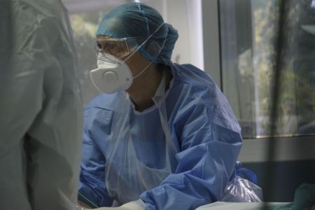 Έκτακτο εφάπαξ επίδομα έως 700 ευρώ στους εργαζόμενους στις ΜΕΘ