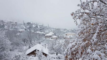 Κορωνοϊός : «Αργοπεθαίνουν» τα χειμερινά καταλύματα – Μηδενικές οι κρατήσεις