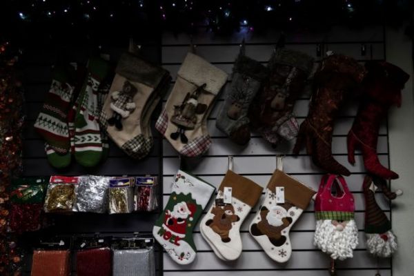 Ανοίγουν τα εποχικά καταστήματα : Ο κωδικός SMS