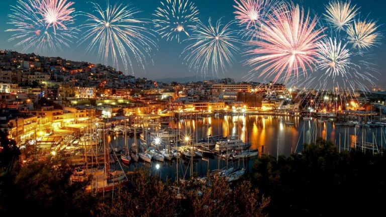 Χριστούγεννα στον Πειραιά: Εντυπωσιακές φωταγωγήσεις και εορταστικές δράσεις | tovima.gr