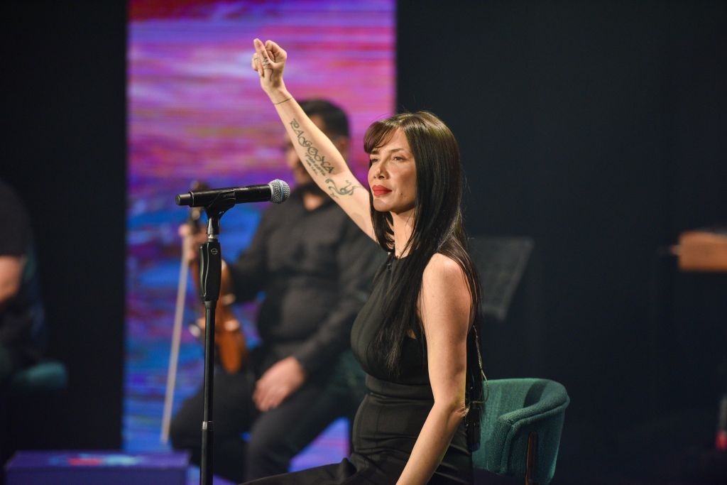 Σπίτι με το MEGA: Δείτε πρώτοι το τραγούδι της Πάολα με τον Κονταρό