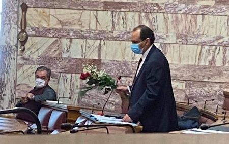 Βουλή : Ανθοδέσμες και ένταση με αφορμή την επέτειο δολοφονίας Γρηγορόπουλου