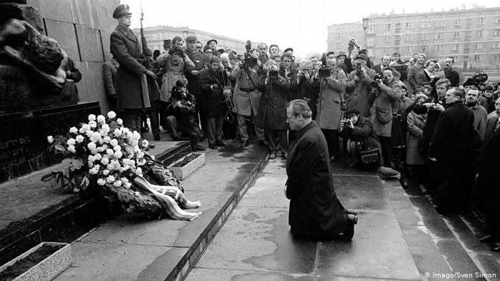 50 χρόνια από τη γονυκλισία του Βίλι Μπραντ στη Βαρσοβία