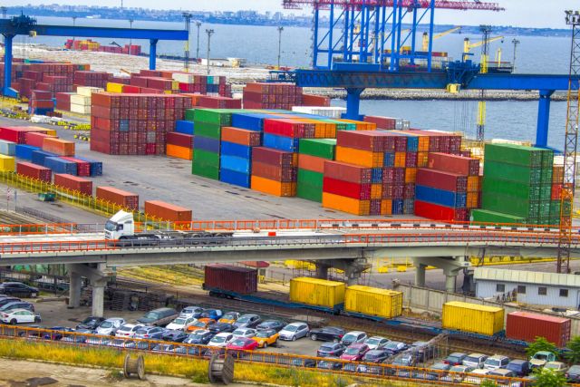 ΕΛΣΤΑΤ: Μειωμένες εισαγωγές και εξαγωγές τον Οκτώβριο