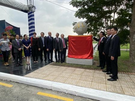 Τοποθέτηση προτομών Ελλήνων φιλοσόφων στο Βιετνάμ