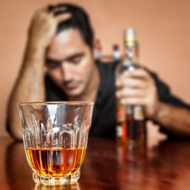 Ερευνα : Το lockdown αυξάνει την υπερβολική κατ’ οίκον κατανάλωση αλκοόλ