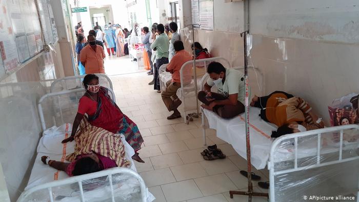 Ινδία : Γεμίζουν τα νοσοκομεία από ασθενείς με μυστηριώδη λοίμωξη – Ένας νεκρός | tovima.gr