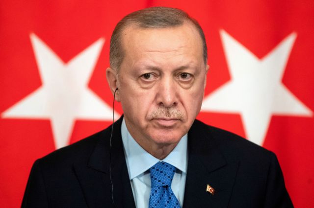 Αντιμέτωπος με τις κυρώσεις ο Ερντογάν ελπίζει στις αντιφάσεις της ΕΕ