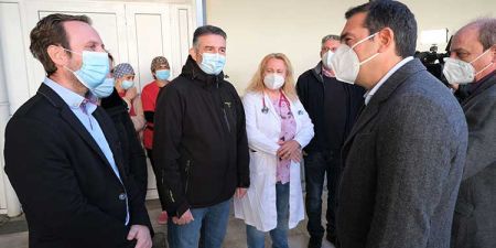 Τσίπρας :  ‘Ηρωες στα λόγια οι υγειονομικοί, στην πράξη παράπλευρες απώλειες