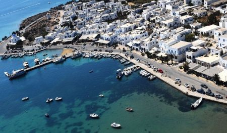 Τραγωδία στην Αντίπαρο : Τρεις νεκροί σε αυτοκίνητο που έπεσε στο λιμάνι