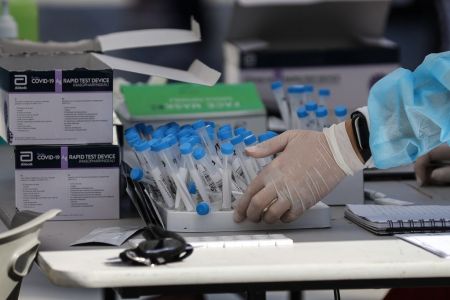 Κορωνοϊός : Πώς τα rapid tests μπορούν να περιορίσουν την πανδημία
