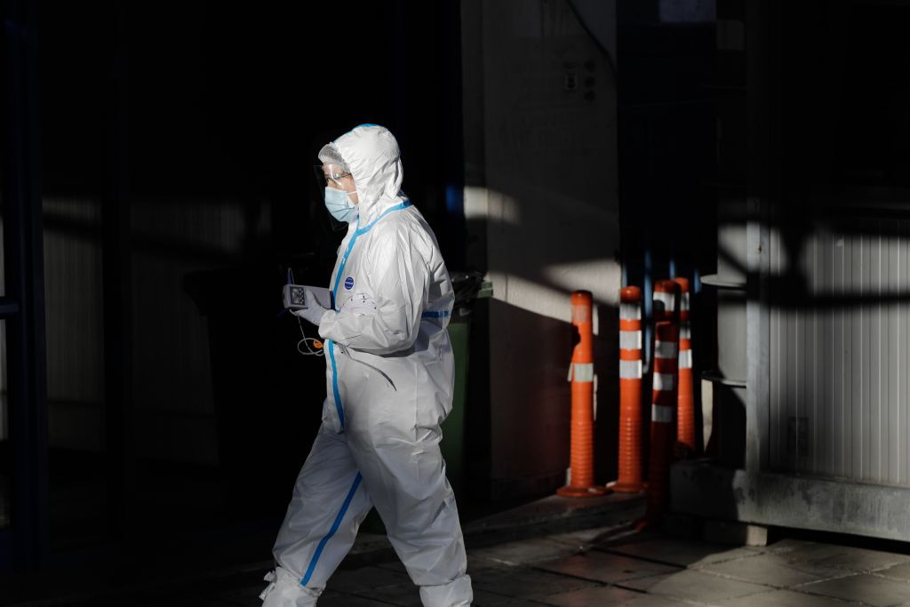 Θεσσαλονίκη : Μείωση του ιικού φορτίου στα λύματα – Από το κόκκινο στο πορτοκαλί το διάγραμμα της εβδομάδας