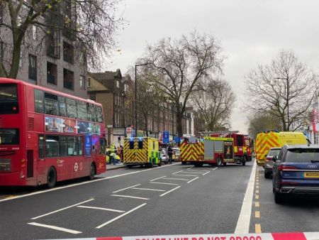 Αυτοκίνητο έπεσε σε πεζούς στο Λονδίνο – Αναφορές για τραυματίες