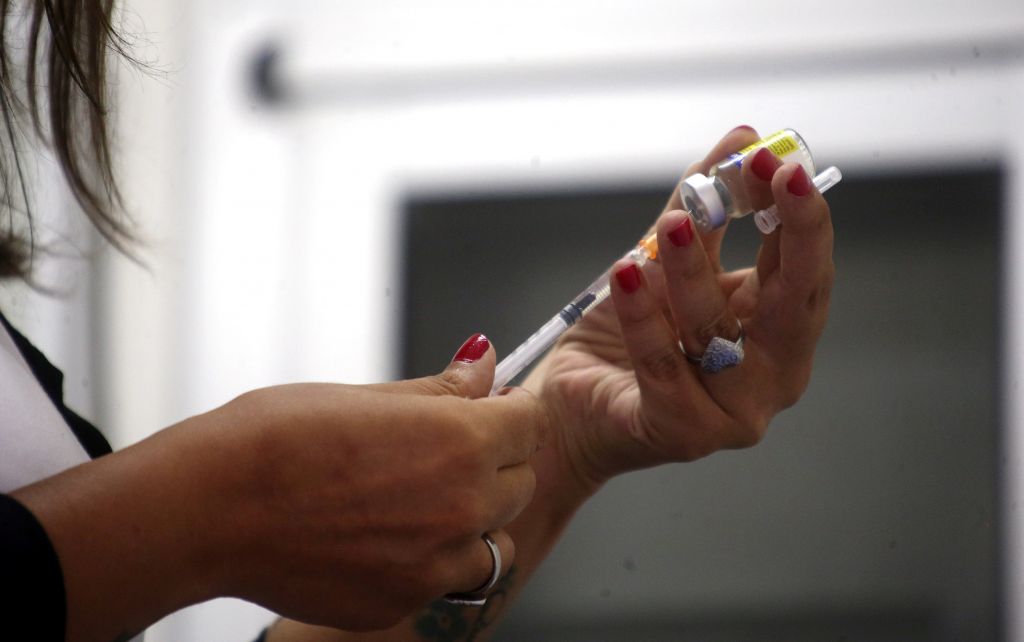 Πολωνία : Εκτιμήσεις για χορήγηση 3,4 εκατ. δόσεις του εμβολίου τον μήνα