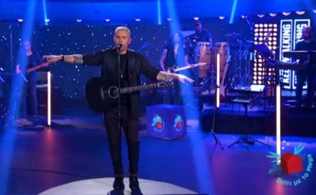 «Σπίτι με το MEGA»: Ξεσηκώνει το κοινό ο Στέλιος Ρόκκος με τις μεγάλες του επιτυχίες