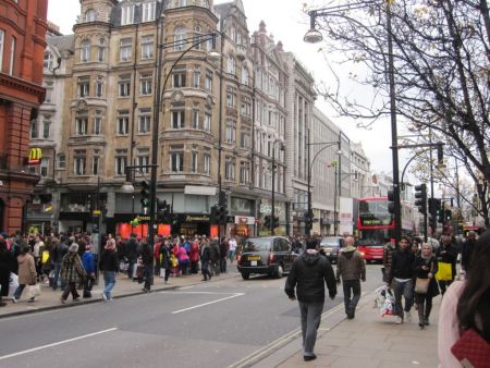 Κορωνοϊός – Λονδίνο : Κοσμοσυρροή στους εμπορικούς δρόμους