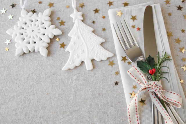 Πώς θα κάνουμε Χριστούγεννα και Πρωτοχρονιά : Στα 9 τα άτομα στο γιορτινό τραπέζι | tovima.gr