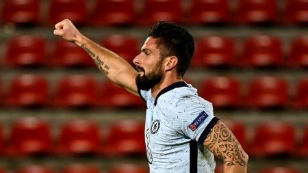 Premier League : Ο μεγάλος σκόρερ Ζιρού άφησε πίσω του τον Μπέργκαμπ