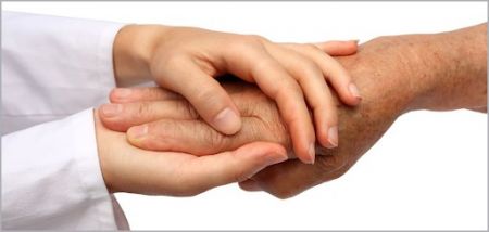 Κορωνοϊός : Προτεραιότητα εμβολιασμών σε οικιακούς βοηθούς ζητούν ευρωπαϊκές ομοσπονδίες