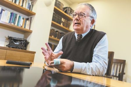 Νίκος Κ. Αλιβιζάτος : «Ο ΣΥΡΙΖΑ παριστάνει τον αντισυστημικό, αλλά δεν είναι»