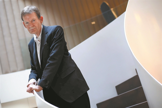 «Η λογοτεχνία είναι ένας μόνιμος ενεστώτας»