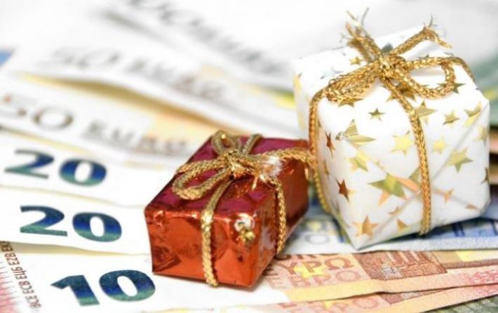 Δώρο Χριστουγέννων : Θα καταβληθεί σε τρεις δόσεις – Αναλυτικά οι ημερομηνίες | tovima.gr