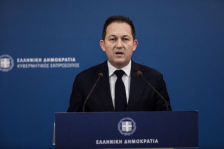 Πέτσας για Τσίπρα: Πάντα απών όταν πρέπει και πάντα προβλέψιμα ίδιος