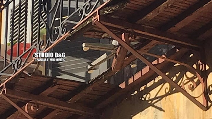 Ναύπλιο: Κατάρρευσε μπαλκόνι σπιτιού – Ηλικιωμένη έπεσε από ύψος 10 μέτρων | tovima.gr
