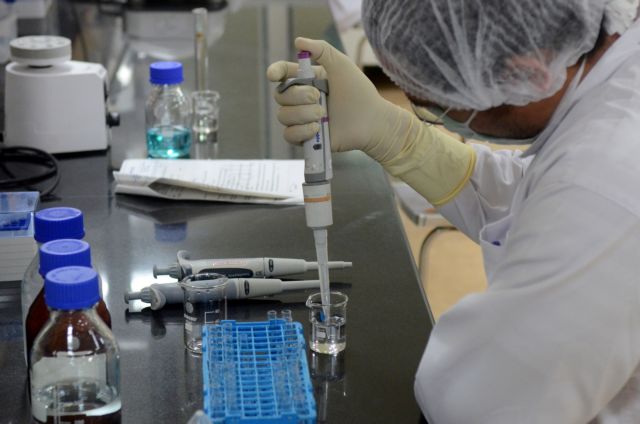 Κοροναϊός: Καταστράφηκαν εμβόλια της Pfizer στη Βρετανία – Χάλασε ειδικό ψυγείο | tovima.gr