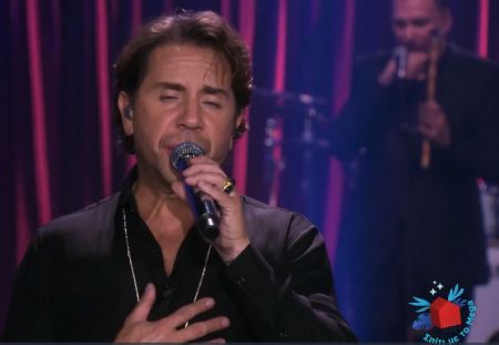 Ο Γιώργος Μαζωνάκης τραγουδάει για «Ένα θαύμα» που όλοι περιμένουμε!