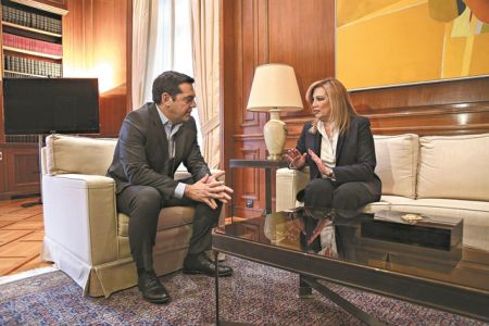 Επίθεση στην κυβέρνηση, νέο άνοιγμα στο ΚΙΝΑΛ