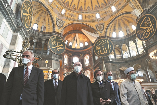 Η πολιτική και η πολιτιστική μας μοίρα