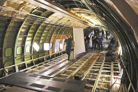 Μετατρέπουν σε cargo τα επιβατικά αεροσκόφη