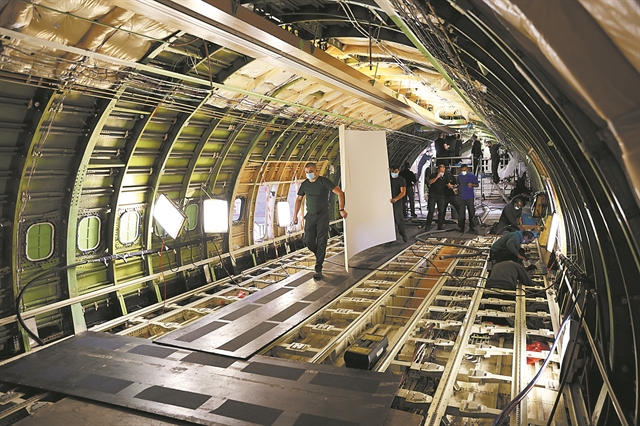 Μετατρέπουν σε cargo τα επιβατικά αεροσκόφη